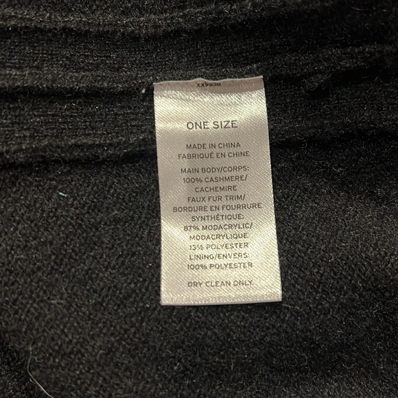 Nordstrom Collection black faux fur neck trim poncho - Picture 5 of 5